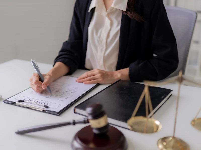 مكاتب المحاماة والاستشارات القانونية
