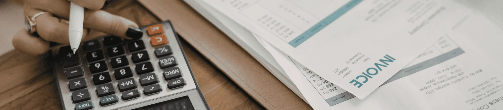 أهمية التحقق من الفواتير قبل الدفع